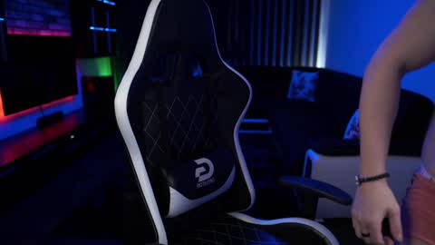 Dorian Reyes online show from February 7, 11:24 pm