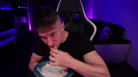 Dorian Reyes online show from September 14, 8:30 pm