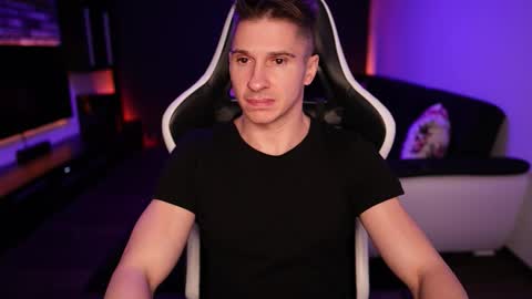 Dorian Reyes online show from October 19, 8:42 pm