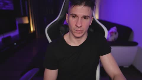 Dorian Reyes online show from December 14, 2:06 am