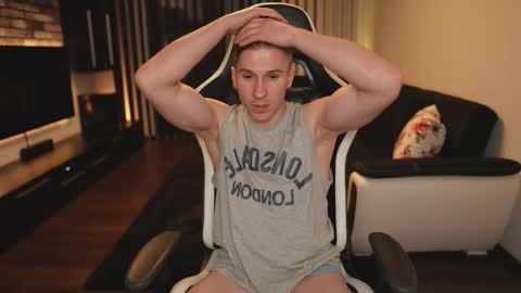 Dorian Reyes online show from December 18, 12:17 am