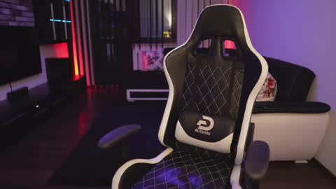 Dorian Reyes online show from February 21, 2:01 am