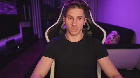 Dorian Reyes online show from March 21, 1:43 am