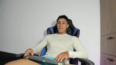 dorman_boy online show from March 2, 3:09 am