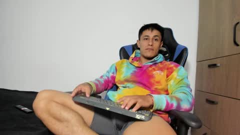 Snapshot of dorman_boy chatting on April 9, 6:19 am dorman_boy online show from April 9, 6:19 am