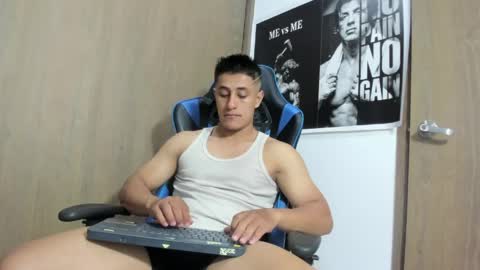 Snapshot of dorman_boy chatting on April 20, 3:09 am dorman_boy online show from April 20, 3:09 am