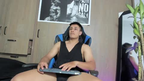 Snapshot of dorman_boy chatting on May 15, 3:02 am dorman_boy online show from May 15, 3:02 am