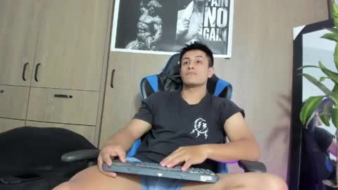 Snapshot of dorman_boy chatting on May 23, 4:18 am dorman_boy online show from May 23, 4:18 am
