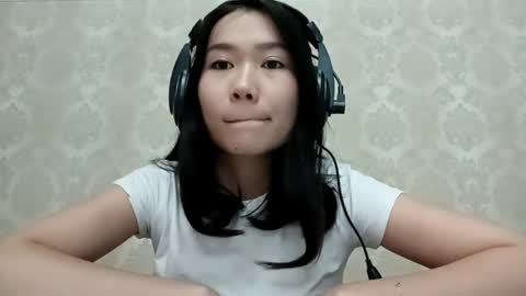 YuKi  online show from October 6, 10:45 am