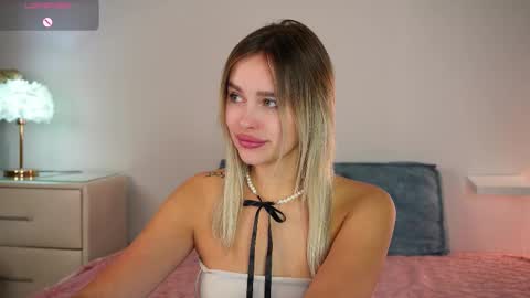 Snapshot of dorretangel chatting on October 1, 8:20 am Amy online show from October 1, 8:20 am