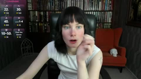 Snapshot of dose_of_daisy chatting on December 14, 12:43 pm dose_of_daisy online show from December 14, 12:43 pm