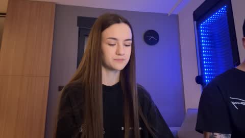 Alice and Mark online show from December 3, 1:13 am