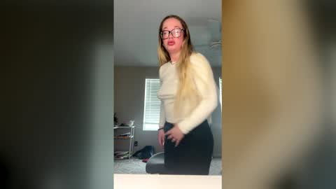 Snapshot of doubleddee22 chatting on March 22, 6:22 pm doubleddee22 online show from March 22, 6:22 pm