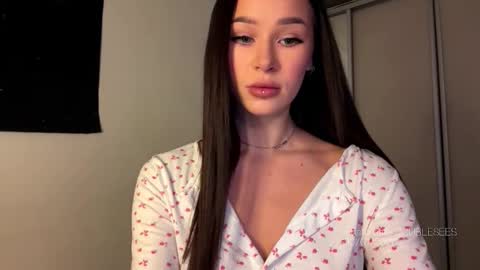 MOLLYYYY dont forget to give me a thumb up online show from January 10, 1:13 pm