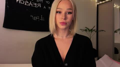 MOLLYYYY dont forget to give me a thumb up online show from April 27, 1:42 pm