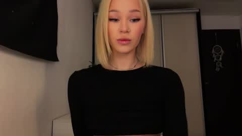 MOLLYYYY dont forget to give me a thumb up online show from April 30, 1:23 am