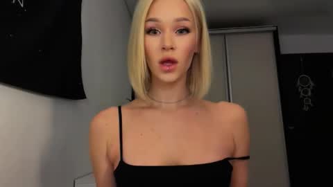 MOLLYYYY dont forget to give me a thumb up online show from May 5, 2:52 am