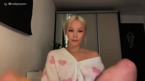 MOLLYYYY dont forget to give me a thumb up online show from May 31, 1:18 pm