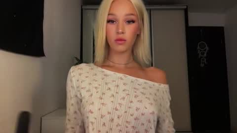 MOLLYYYY dont forget to give me a thumb up online show from June 14, 1:24 pm