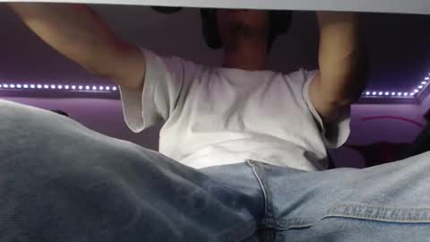 Snapshot of douglas_drake chatting on March 29, 2:00 am douglas_drake online show from March 29, 2:00 am