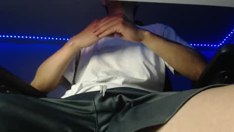 Snapshot of douglas_drake chatting on March 31, 2:02 am douglas_drake online show from March 31, 2:02 am