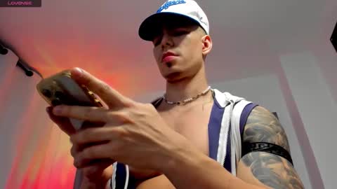 Snapshot of douglassafado chatting on December 1, 3:33 am Douglas Safado online show from December 1, 3:33 am