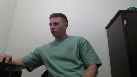 draco_boy2000 online show from October 13, 9:04 pm