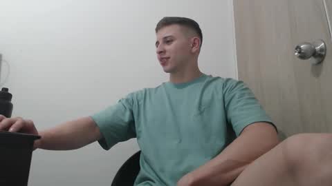 draco_boy2000 online show from October 31, 9:38 pm