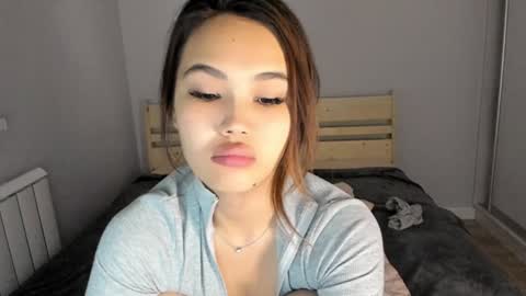 Snapshot of dragon_princesss chatting on December 10, 6:17 pm Airi online show from December 10, 6:17 pm