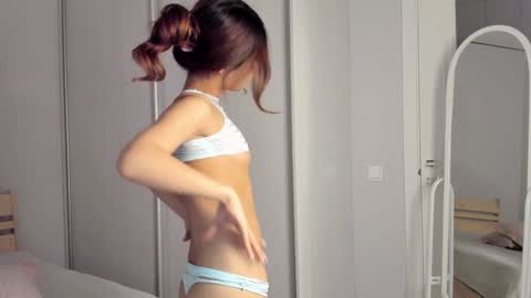 Snapshot of dragon_princesss chatting on December 11, 3:15 pm Airi online show from December 11, 3:15 pm