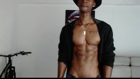 Snapshot of drake_brown_23 chatting on March 27, 9:42 am Drake 23 online show from March 27, 9:42 am