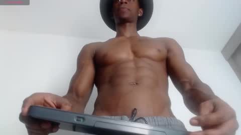 Snapshot of drake_brown_23 chatting on March 29, 12:10 am Drake 23 online show from March 29, 12:10 am