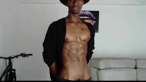 Snapshot of drake_brown_23 chatting on March 31, 9:32 am Drake 23 online show from March 31, 9:32 am