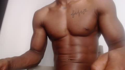 Snapshot of drake_brown_23 chatting on April 10, 7:57 am Drake 23 online show from April 10, 7:57 am