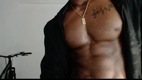 Snapshot of drake_brown_23 chatting on April 13, 9:31 pm Drake 23 online show from April 13, 9:31 pm
