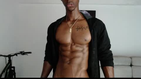 Snapshot of drake_brown_23 chatting on April 14, 9:59 am Drake 23 online show from April 14, 9:59 am