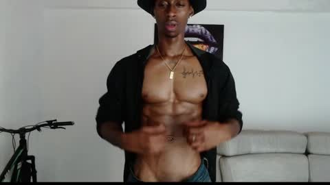 Snapshot of drake_brown_23 chatting on April 18, 8:40 am Drake 23 online show from April 18, 8:40 am