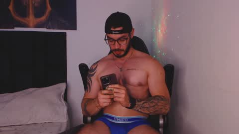 drake_cole11 online show from December 6, 12:02 am