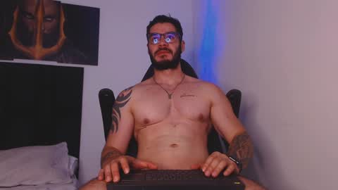 drake_cole11 online show from December 25, 3:38 pm