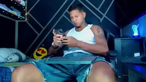 Snapshot of drake_jhonson08 chatting on August 3, 3:49 am Drake online show from August 3, 3:49 am