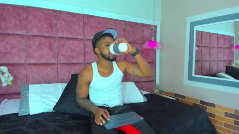 Snapshot of drake_nassir4 chatting on December 4, 3:15 am ---Drake--- online show from December 4, 3:15 am