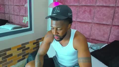 Snapshot of drake_nassir4 chatting on December 4, 6:22 am ---Drake--- online show from December 4, 6:22 am