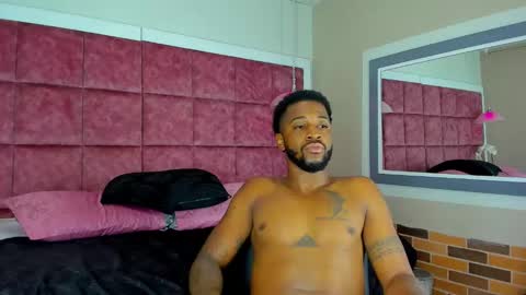 Snapshot of drake_nassir4 chatting on December 6, 8:37 am ---Drake--- online show from December 6, 8:37 am