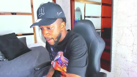 Snapshot of drake_nassir4 chatting on December 7, 11:23 pm ---Drake--- online show from December 7, 11:23 pm