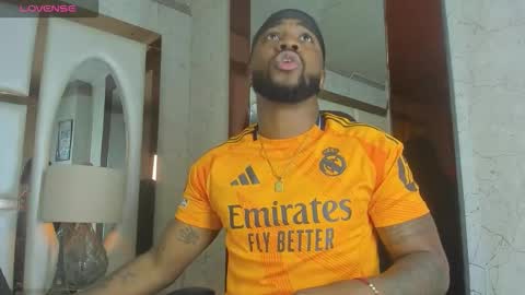 ---Drake--- online show from December 4, 3:32 pm