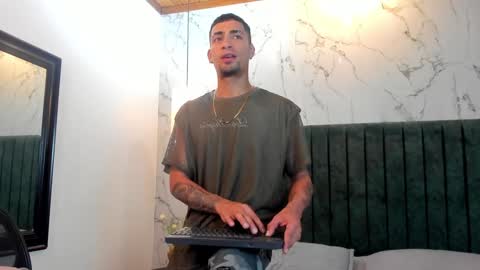 Snapshot of drakeneumann chatting on January 30, 7:26 pm Drake Neuman online show from January 30, 7:26 pm