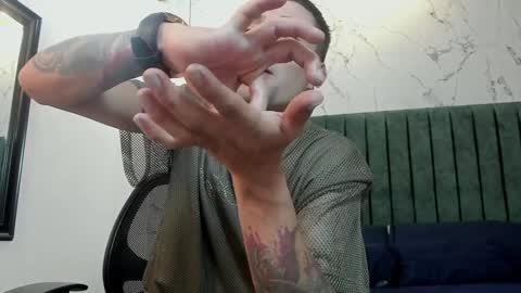 Snapshot of drakeneumann chatting on February 4, 7:44 pm Drake Neuman online show from February 4, 7:44 pm