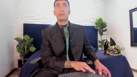 Snapshot of drakeneumann chatting on February 13, 3:29 am Drake Neuman online show from February 13, 3:29 am