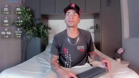 Snapshot of drakeneumann chatting on February 24, 5:43 am Drake Neuman online show from February 24, 5:43 am