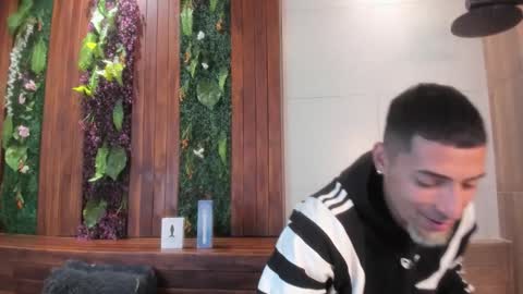 Snapshot of drakeneumann chatting on September 26, 4:27 am Drake Neuman online show from September 26, 4:27 am